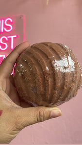 Concha Bath Bomb in Choco Coco